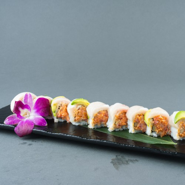 Yellowtail Mania Roll.